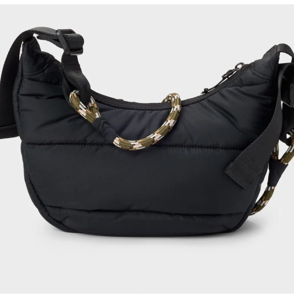 Duluth Trading Black Puffin Quilted Crossbody Bag NWT - Picture 2 of 9